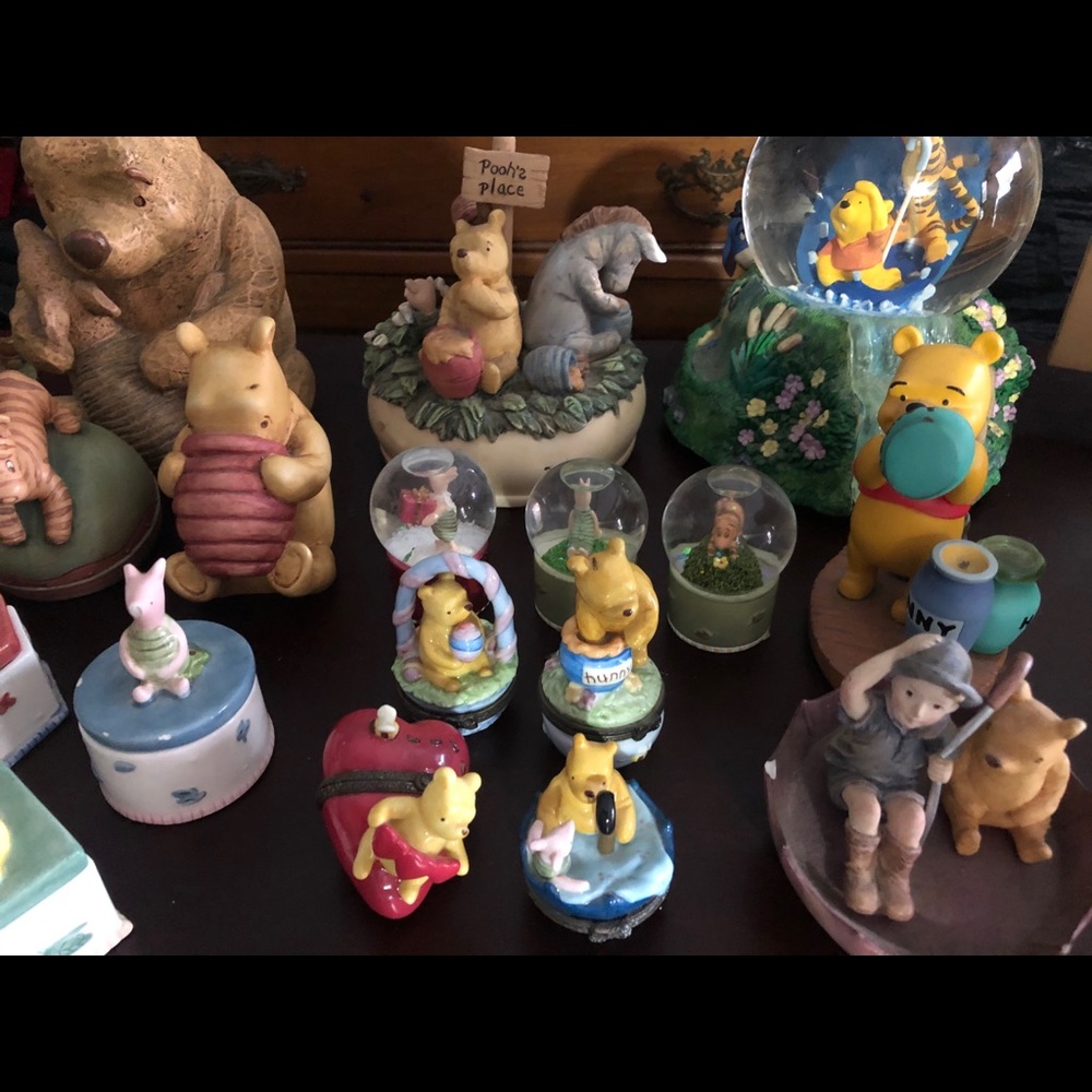 Disney collectibles (winnie the pooh)